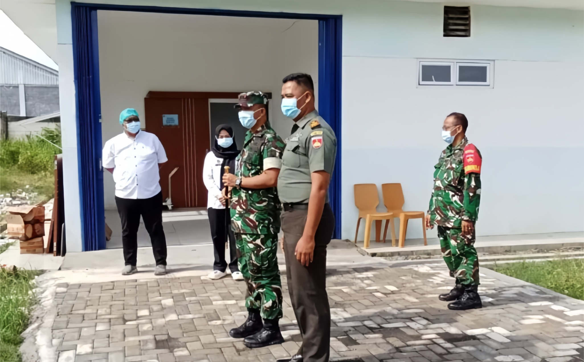 Komandan Kodim 0730/Gunungkidul Letkol Inf Alfian Yudha Praniawan melaksanakan pengecekan dapur MBG di SPPG Kodim Kapanewon Wonosari Kabupaten Gunungkidul, Senin (12/1/2026).