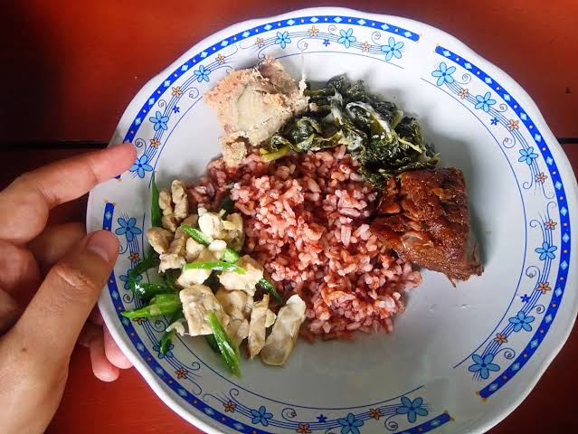 Nasi Merah, Sayur Lombok Ijo, Empal khas Gunungkidul. (wisata.gunungkidulkab.go.id)